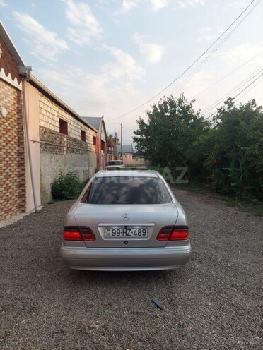 Mercedes E 280 2001, 356,000 km - 2.8 l - Qazax