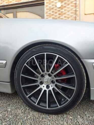 Mercedes E 280 2001, 356,000 km - 2.8 l - Qazax