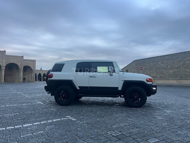 Toyota FJ Cruiser 2013, 301,985 km - 4.0 l - Bakı