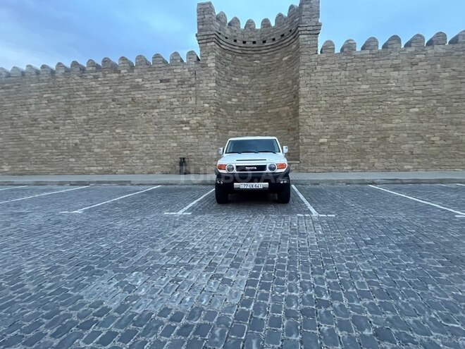 Toyota FJ Cruiser 2013, 301,985 km - 4.0 l - Bakı