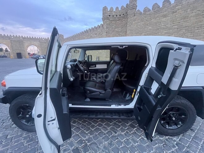 Toyota FJ Cruiser 2013, 301,985 km - 4.0 l - Bakı