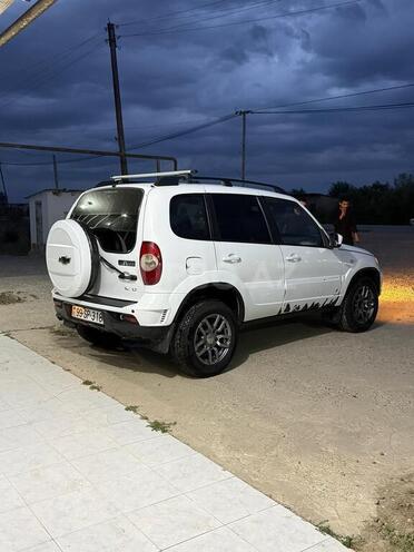 Chevrolet Niva 2019, 105,000 km - 1.7 l - Salyan