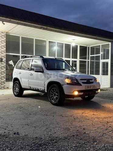 Chevrolet Niva 2019, 105,000 km - 1.7 l - Salyan