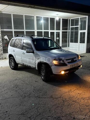 Chevrolet Niva 2019, 105,000 km - 1.7 l - Salyan