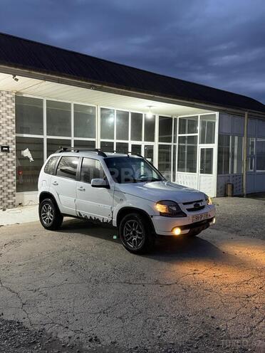 Chevrolet Niva 2019, 105,000 km - 1.7 l - Salyan
