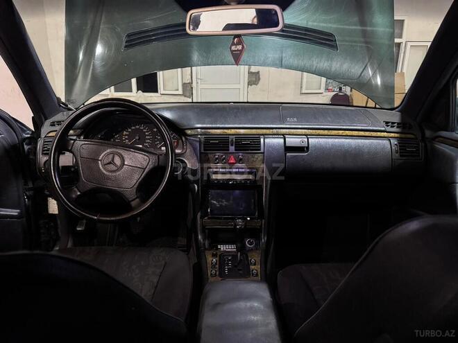 Mercedes E 230 1997, 321,500 km - 2.3 l - Göyçay