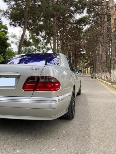 Mercedes E 270 2000, 330,000 km - 2.7 l - Bakı