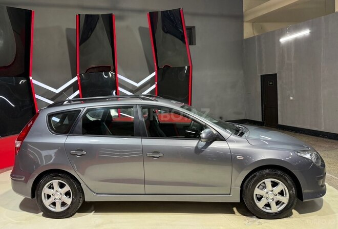 Hyundai i30 2011, 290,000 km - 1.4 l - Sumqayıt