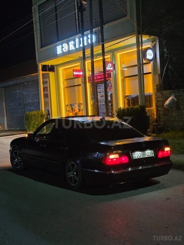 Mercedes E 240 2000, 350,000 km - 2.4 l - 