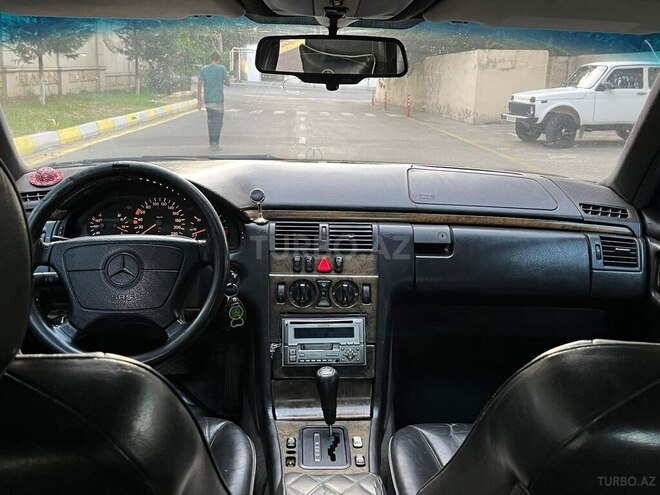 Mercedes E 220 1995, 435,000 km - 2.2 l - Bakı