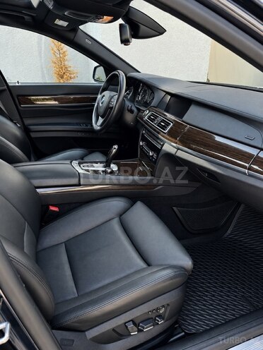 BMW 750 2009, 61,000 km - 4.4 l - Bakı