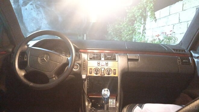 Mercedes E 230 1997, 417,000 km - 2.3 l - Bakı