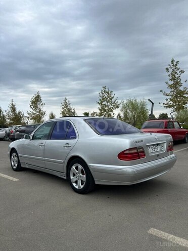 Mercedes E 200 2000, 360,000 km - 2.0 l - Salyan