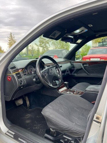 Mercedes E 200 2000, 360,000 km - 2.0 l - Salyan
