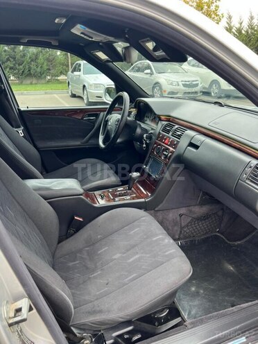 Mercedes E 200 2000, 360,000 km - 2.0 l - Salyan