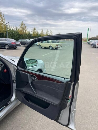 Mercedes E 200 2000, 360,000 km - 2.0 l - Salyan