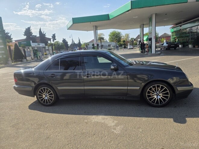 Mercedes E 270 1999, 370,500 km - 2.7 l - Astara