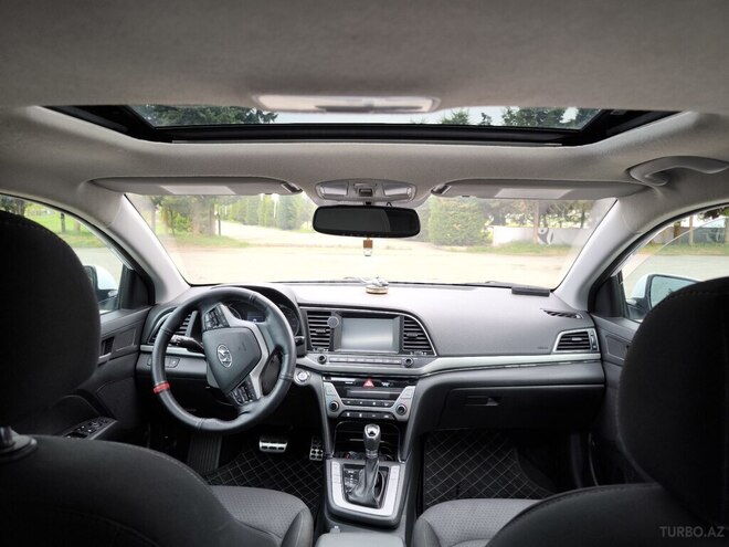Hyundai Elantra 2018, 111,000 km - 2.0 l - Astara