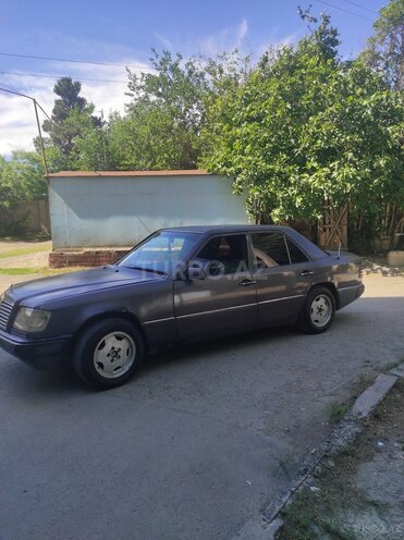 Mercedes  1993, 400,000 km - 2.0 l - Mingəçevir