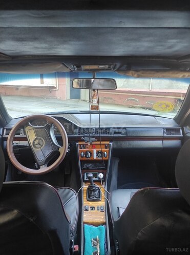 Mercedes  1993, 400,000 km - 2.0 l - Mingəçevir