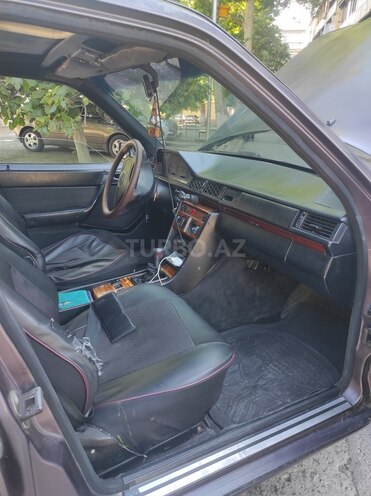 Mercedes  1993, 400,000 km - 2.0 l - Mingəçevir