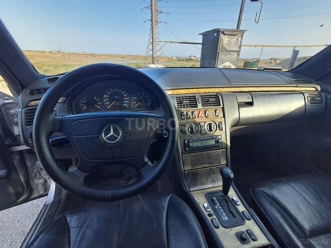Mercedes E 230 1995, 303,000 km - 2.3 l - Bakı