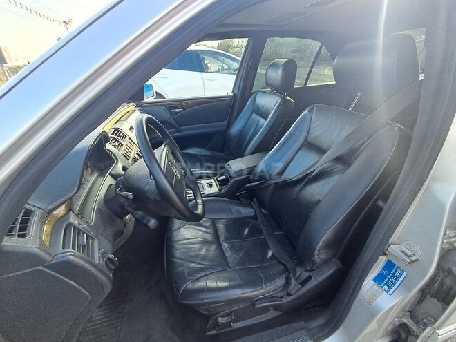 Mercedes E 230 1995, 303,000 km - 2.3 l - Bakı