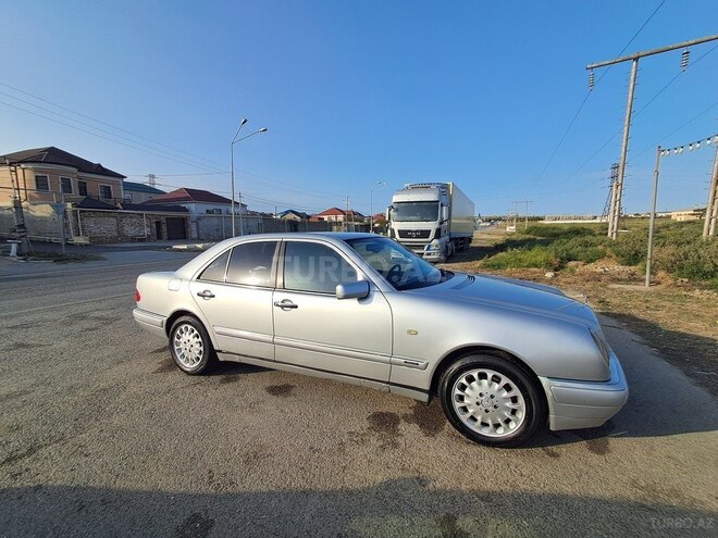 Mercedes E 230 1995, 303,000 km - 2.3 l - Bakı