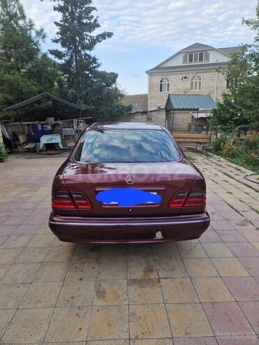 Mercedes E 220 2001, 475,000 km - 2.2 l - Beyləqan