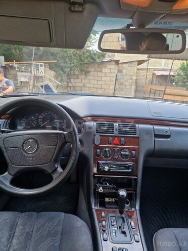 Mercedes E 220 2001, 475,000 km - 2.2 l - Beyləqan