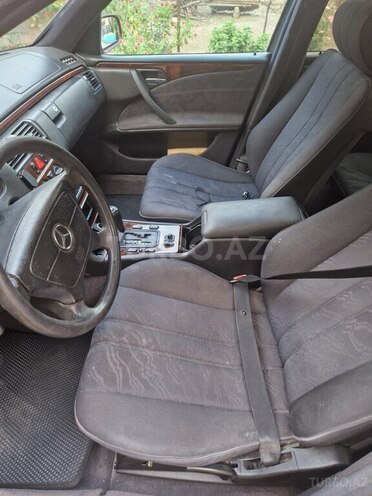 Mercedes E 220 2001, 475,000 km - 2.2 l - Beyləqan