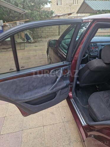 Mercedes E 220 2001, 475,000 km - 2.2 l - Beyləqan