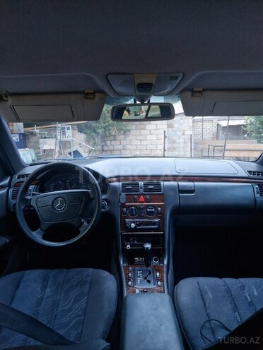 Mercedes E 220 2001, 475,000 km - 2.2 l - Beyləqan