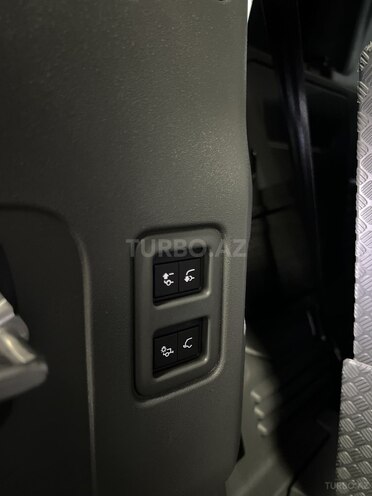 Land Rover Defender 2023, 89,000 km - 3.0 l - Bakı