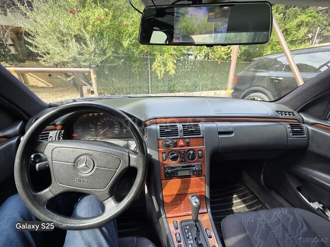 Mercedes E 240 1998, 270,000 km - 2.4 l - Bakı