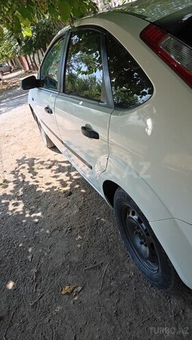 Ford Focus 2001, 320,000 km - 1.6 l - Biləsuvar