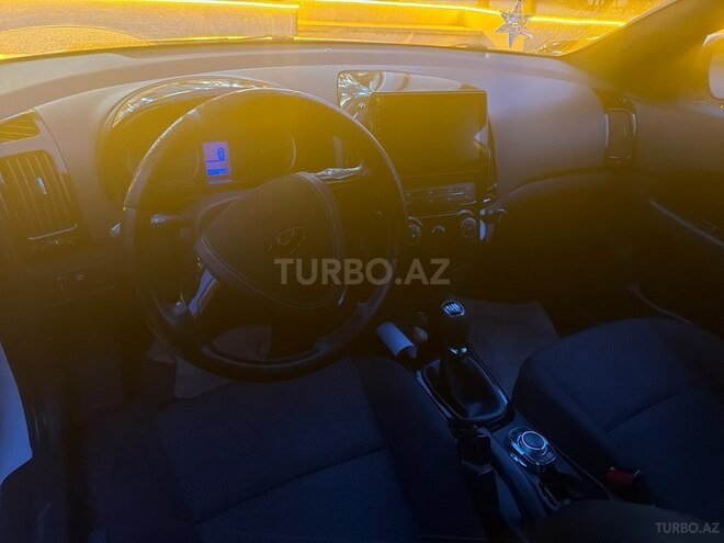 Hyundai i30 2010, 280,000 km - 1.4 л - Quba