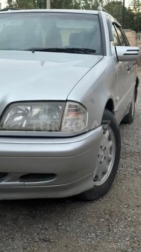 Mercedes C 220 2000, 391,000 km - 2.2 l - Füzuli