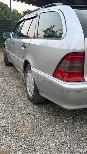 Mercedes C 220 2000, 391,000 km - 2.2 l - Füzuli