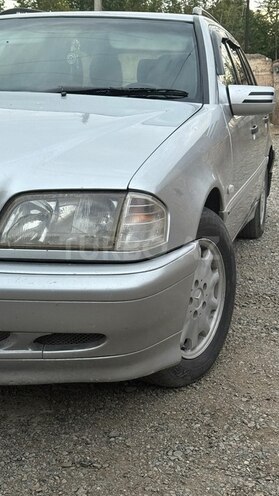 Mercedes C 220 2000, 391,000 km - 2.2 l - Füzuli