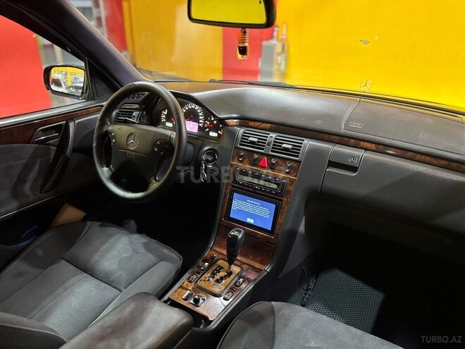 Mercedes E 220 1999, 280,000 km - 2.2 l - Sumqayıt