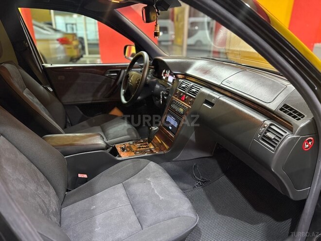 Mercedes E 220 1999, 280,000 km - 2.2 l - Sumqayıt