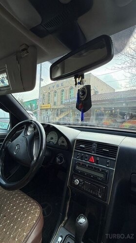 Mercedes C 220 2000, 391,000 km - 2.2 l - Füzuli