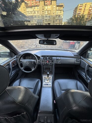 Mercedes E 280 2001, 230,121 km - 2.8 l - Bakı