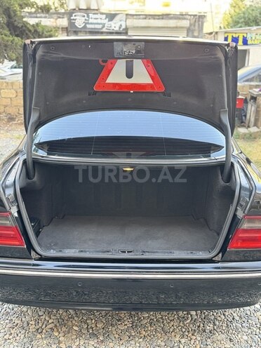 Mercedes E 280 2001, 230,121 km - 2.8 l - Bakı