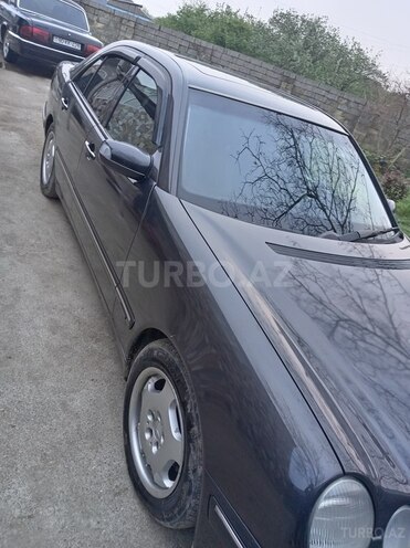 Mercedes E 240 2001, 326,000 km - 2.4 л - Xaçmaz