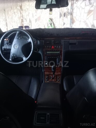 Mercedes E 240 2001, 326,000 km - 2.4 л - Xaçmaz