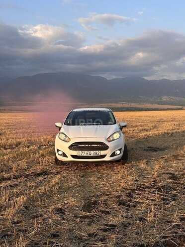 Ford Fiesta 2015, 187,500 km - 1.6 л - İsmayıllı