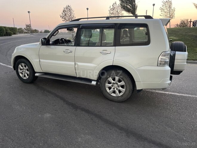 Mitsubishi Pajero 2010, 350,000 km - 3.5 л - Bakı