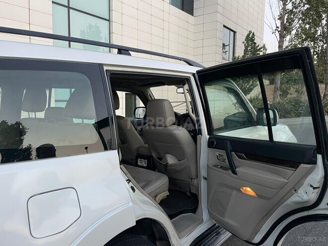 Mitsubishi Pajero 2010, 350,000 km - 3.5 л - Bakı